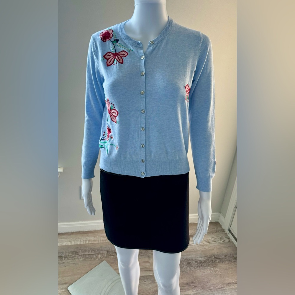 M&S baby blue cardigan with buttons. With floral embroidery. Size UK-12.